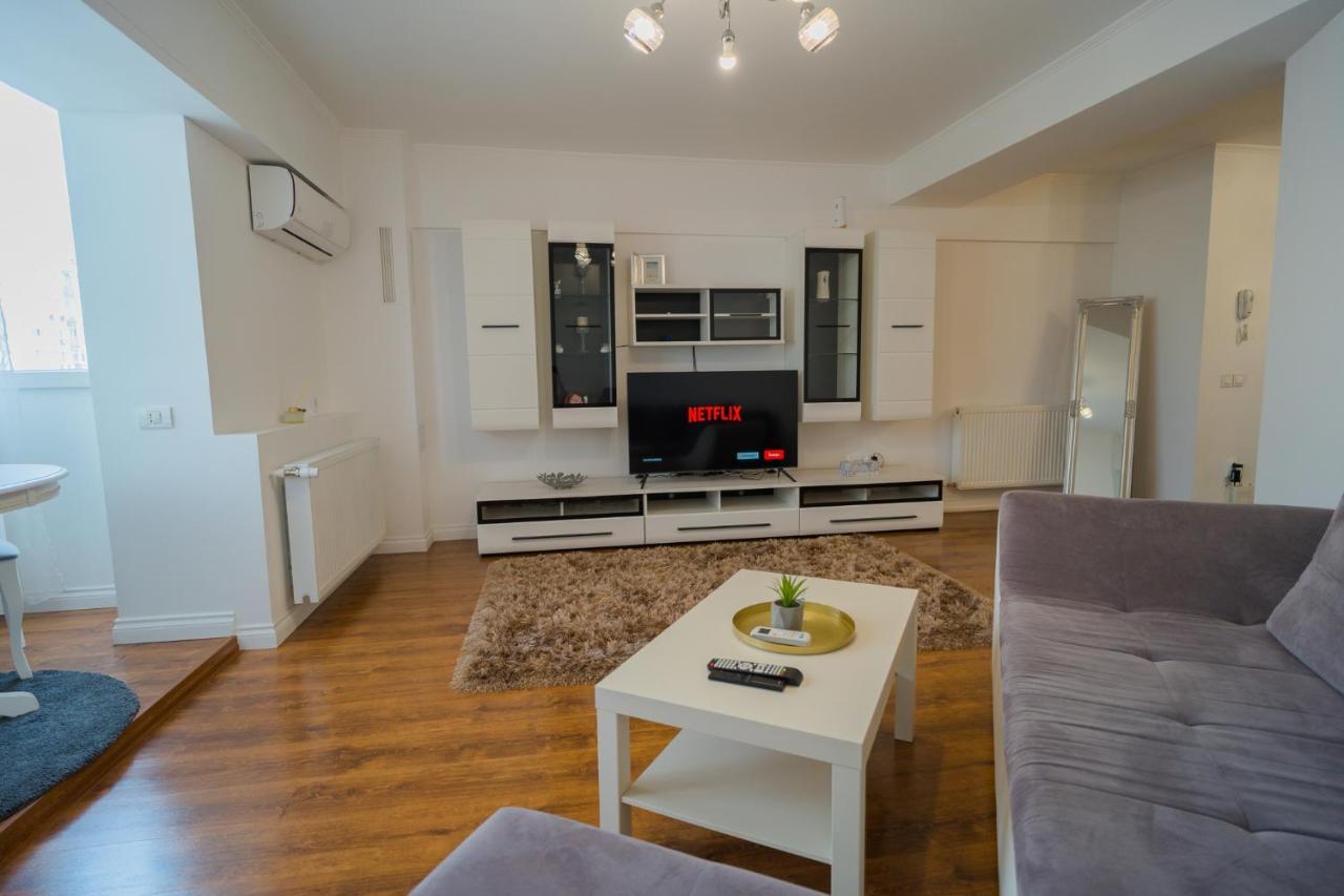 Cozy & Spacious 2Br Apartment With Netflix Bukarest Eksteriør billede