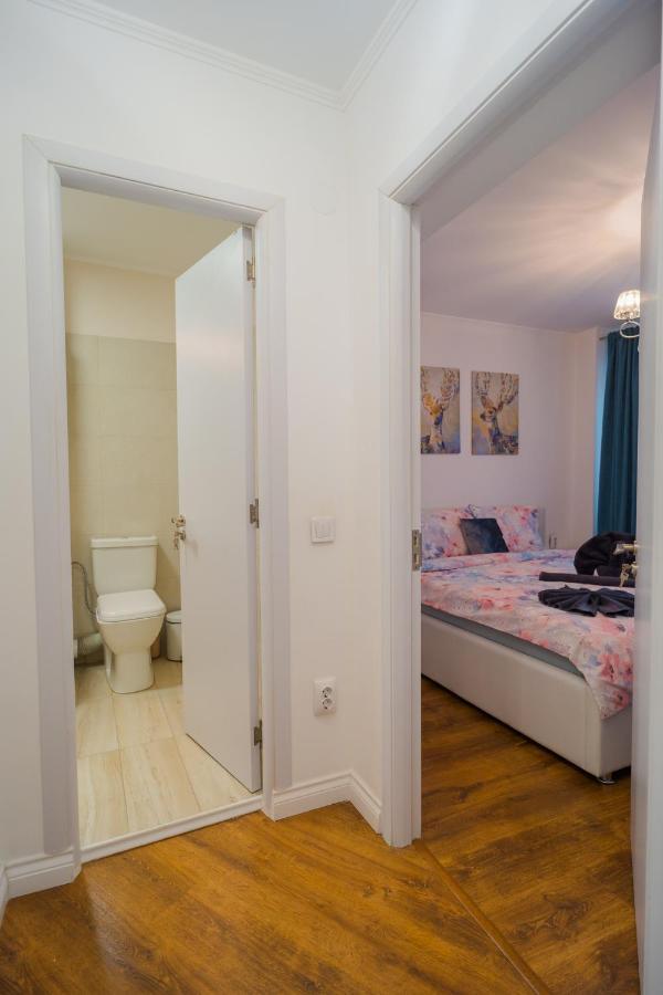 Cozy & Spacious 2Br Apartment With Netflix Bukarest Eksteriør billede