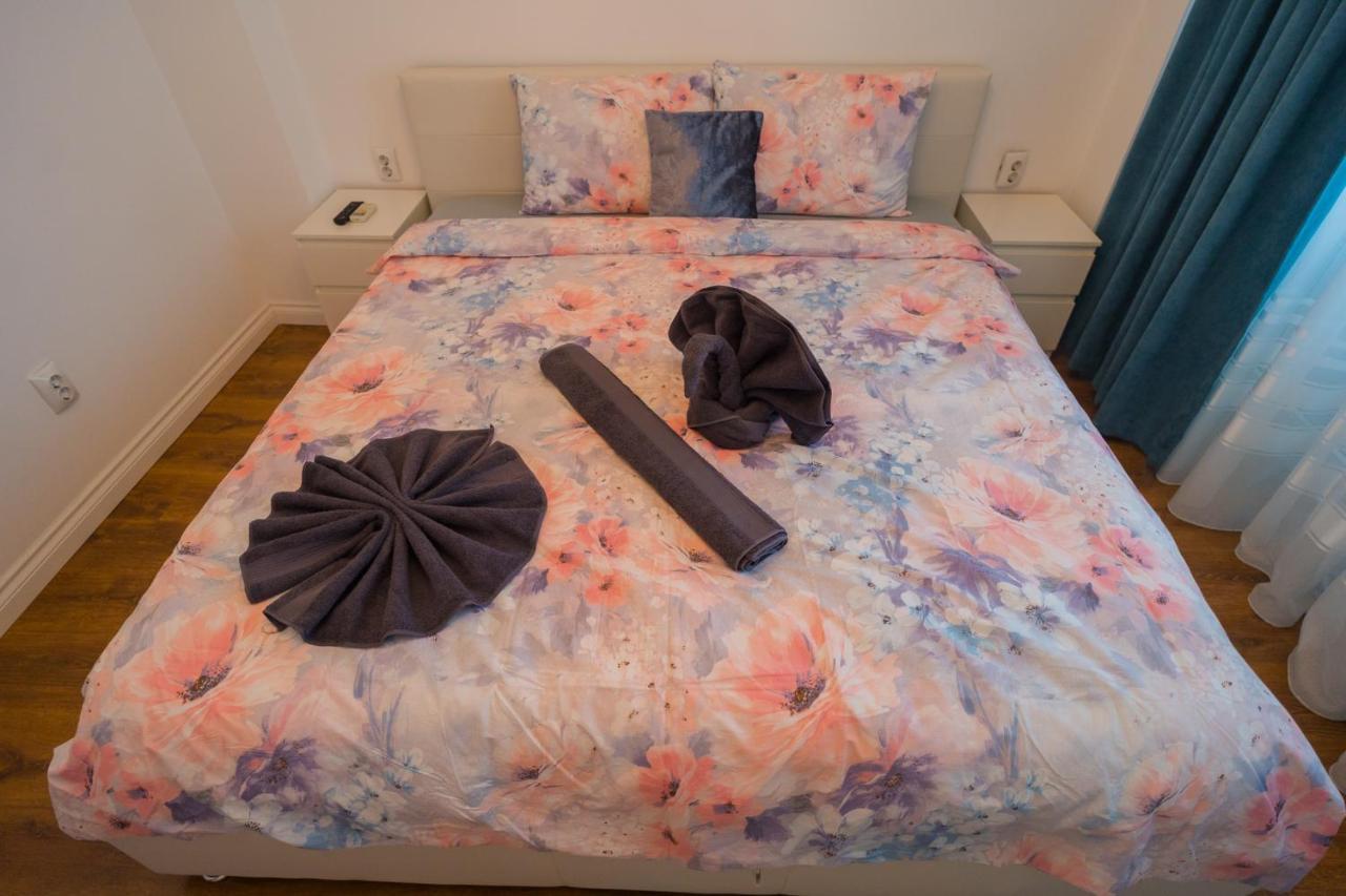 Cozy & Spacious 2Br Apartment With Netflix Bukarest Eksteriør billede
