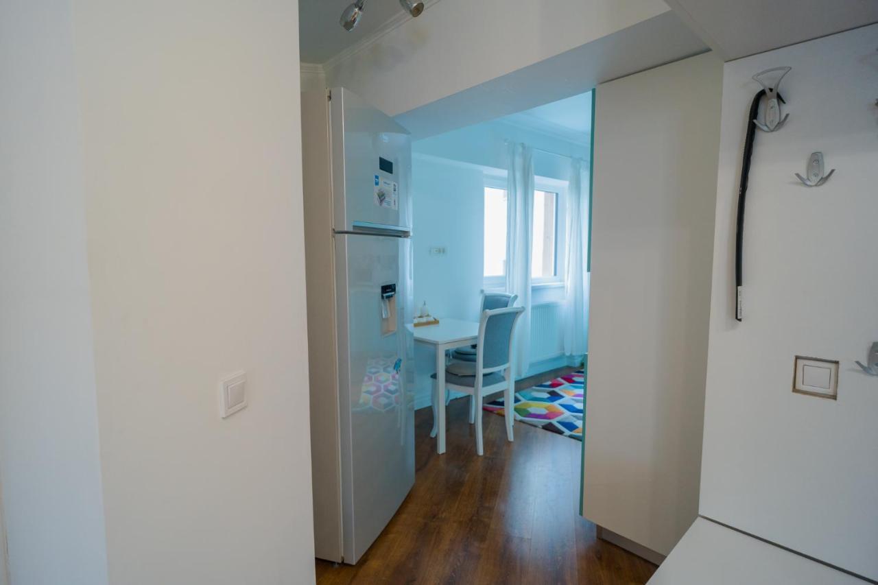 Cozy & Spacious 2Br Apartment With Netflix Bukarest Eksteriør billede