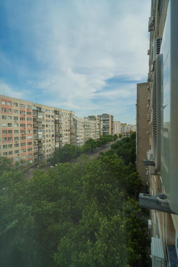 Cozy & Spacious 2Br Apartment With Netflix Bukarest Eksteriør billede