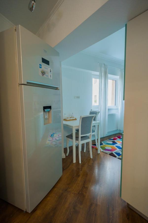 Cozy & Spacious 2Br Apartment With Netflix Bukarest Eksteriør billede