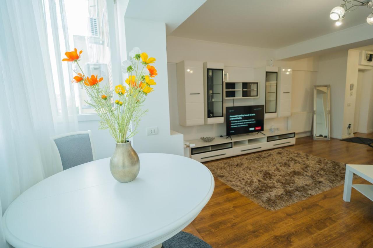 Cozy & Spacious 2Br Apartment With Netflix Bukarest Eksteriør billede
