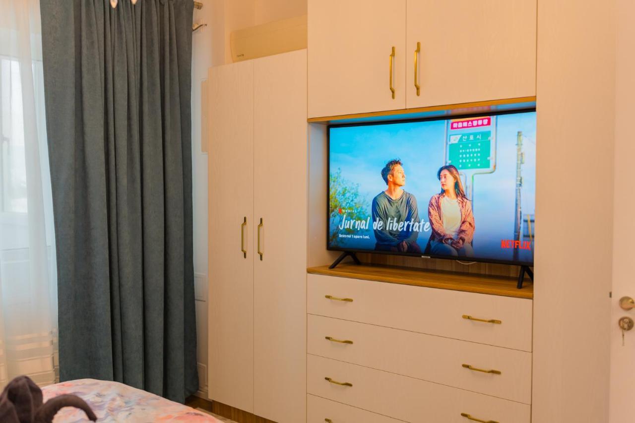 Cozy & Spacious 2Br Apartment With Netflix Bukarest Eksteriør billede