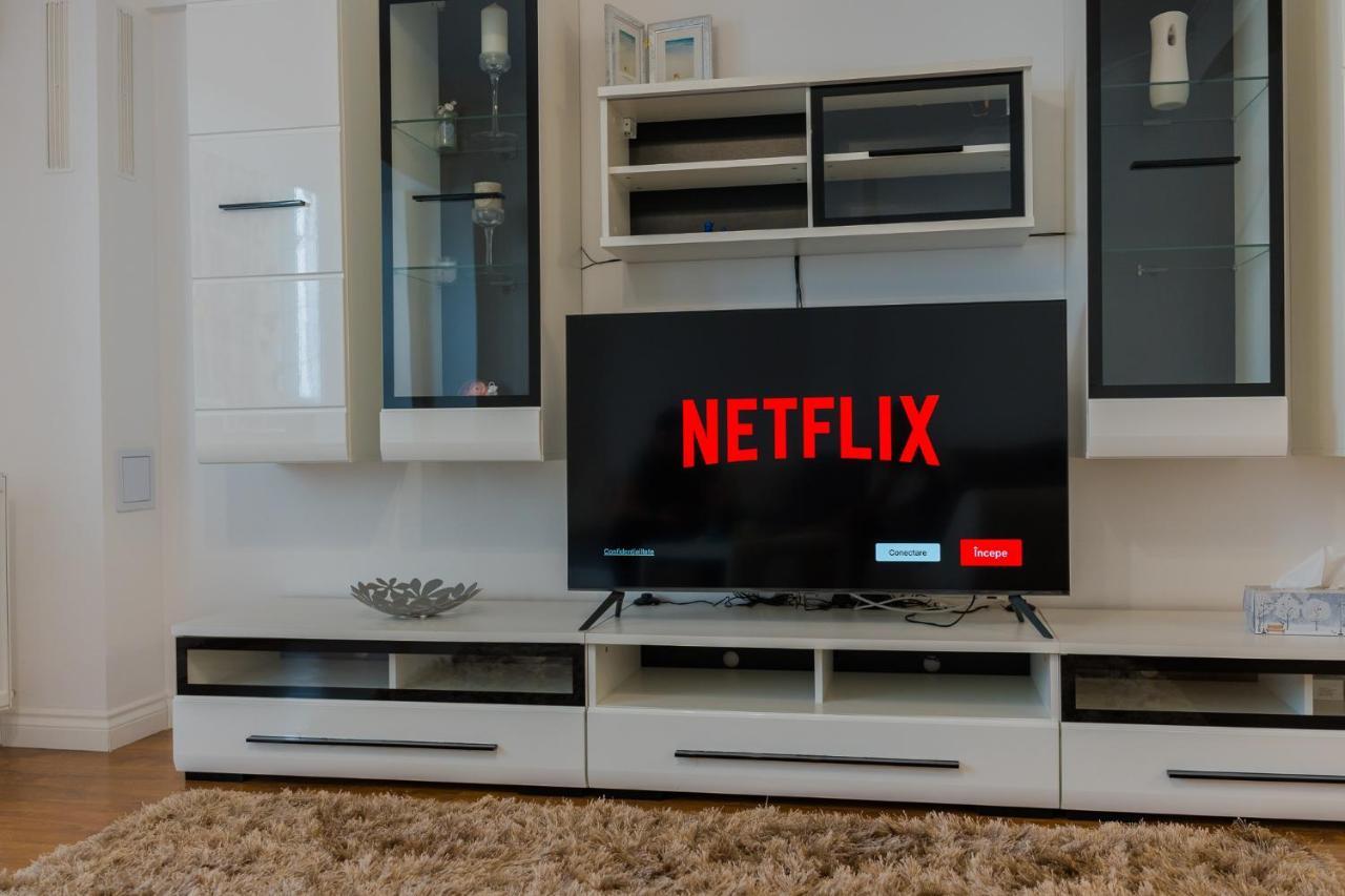 Cozy & Spacious 2Br Apartment With Netflix Bukarest Eksteriør billede