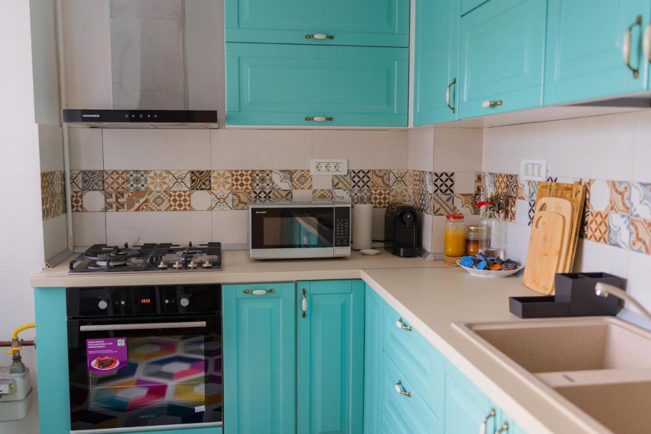 Cozy & Spacious 2Br Apartment With Netflix Bukarest Eksteriør billede