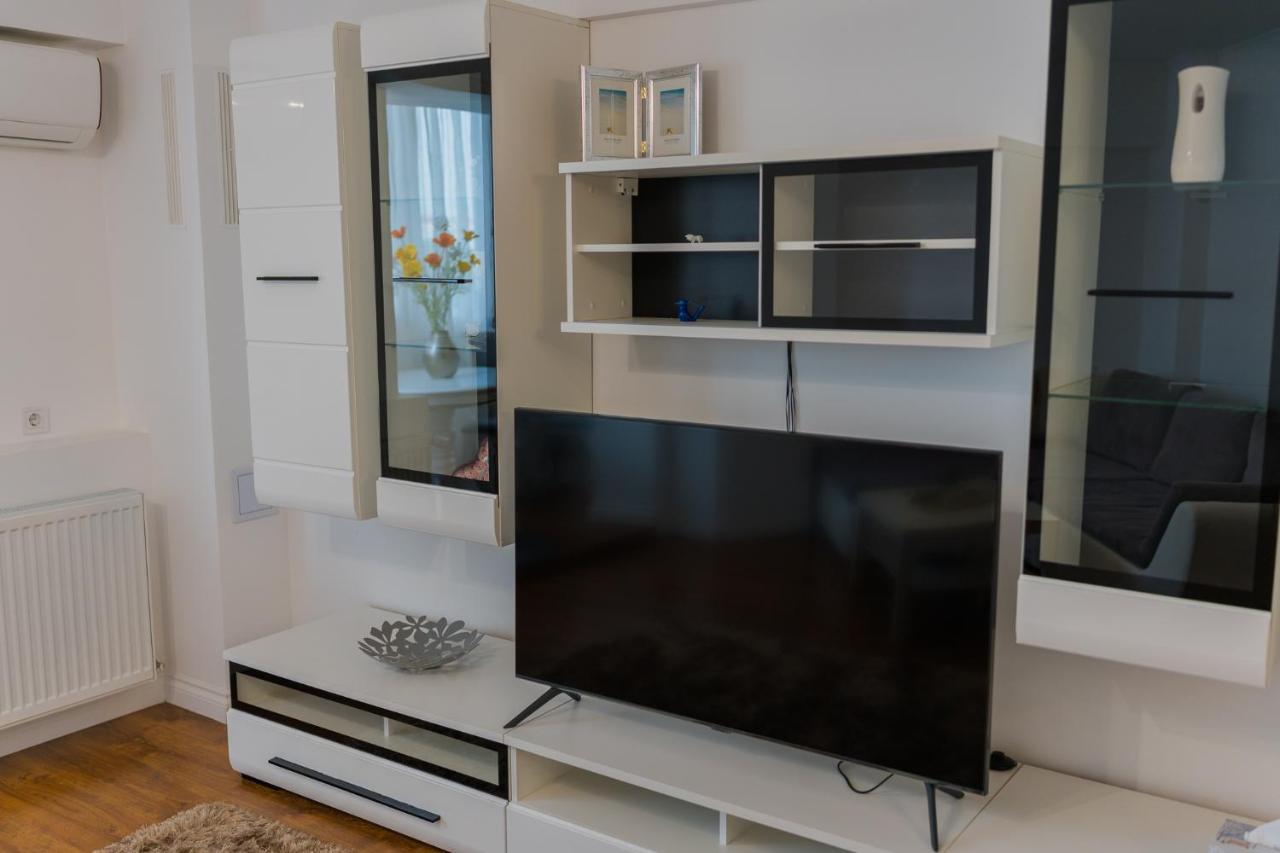 Cozy & Spacious 2Br Apartment With Netflix Bukarest Eksteriør billede