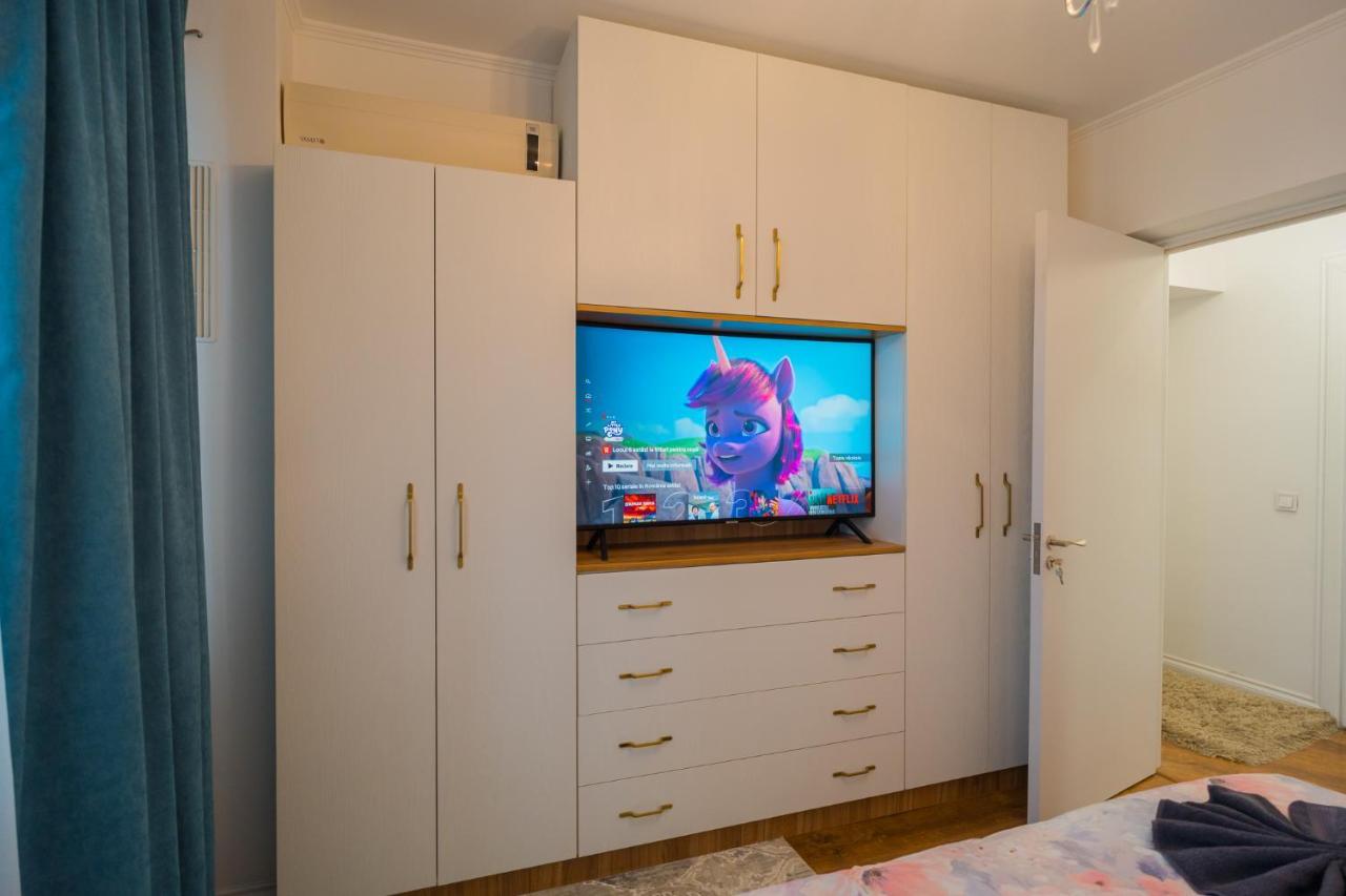 Cozy & Spacious 2Br Apartment With Netflix Bukarest Eksteriør billede