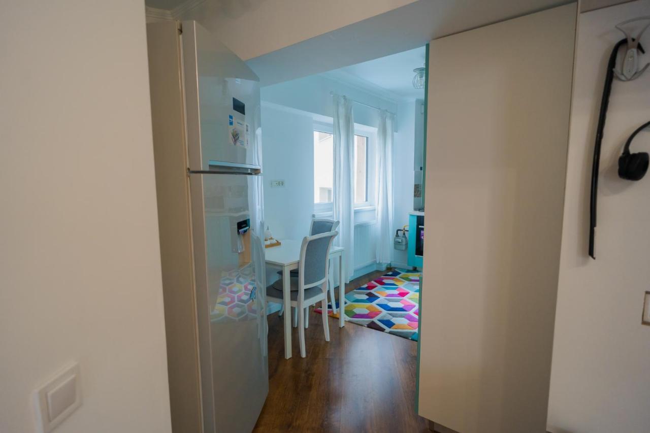 Cozy & Spacious 2Br Apartment With Netflix Bukarest Eksteriør billede