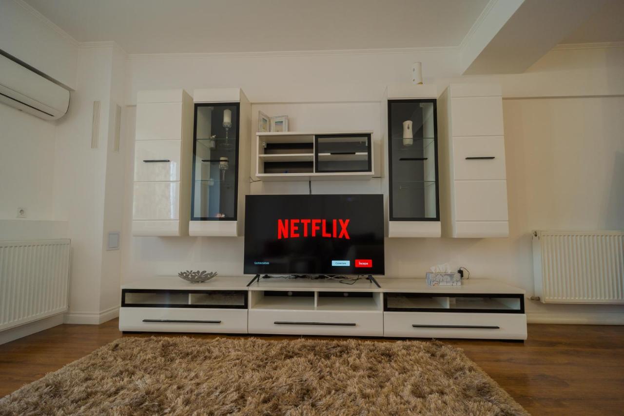 Cozy & Spacious 2Br Apartment With Netflix Bukarest Eksteriør billede
