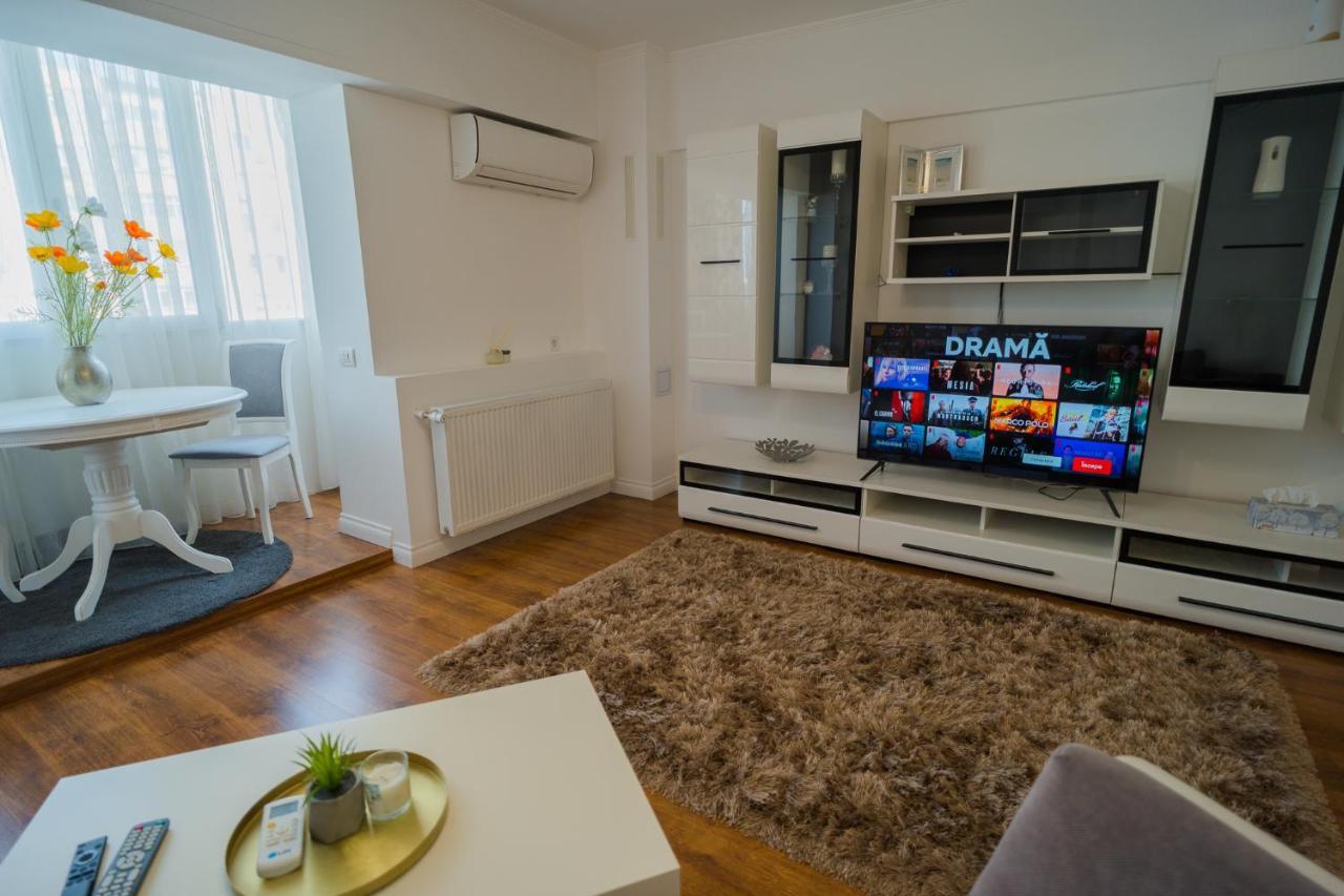 Cozy & Spacious 2Br Apartment With Netflix Bukarest Eksteriør billede