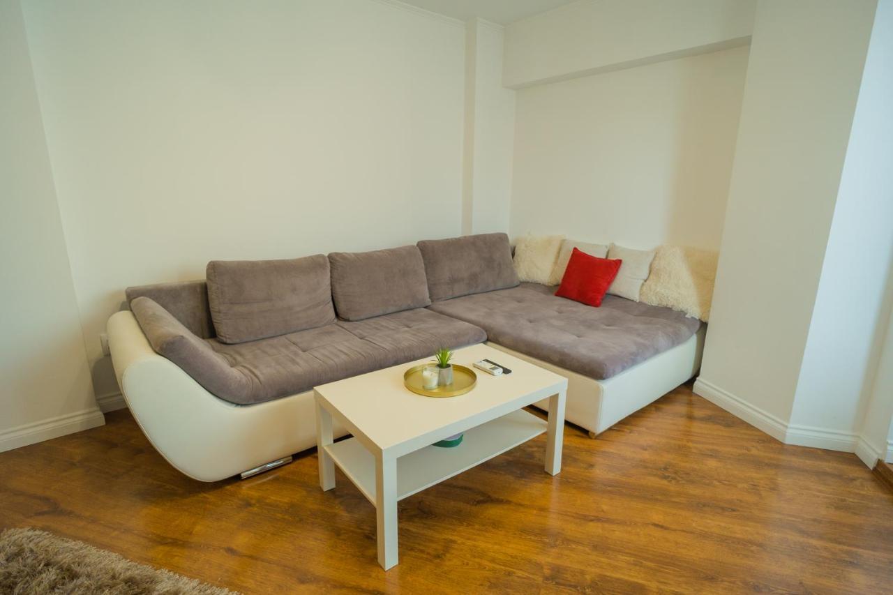 Cozy & Spacious 2Br Apartment With Netflix Bukarest Eksteriør billede