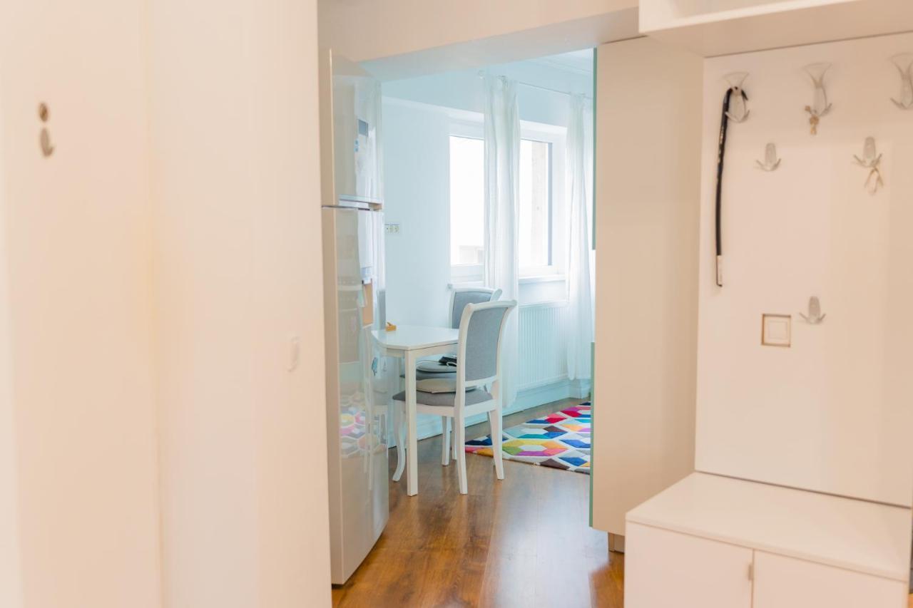 Cozy & Spacious 2Br Apartment With Netflix Bukarest Eksteriør billede