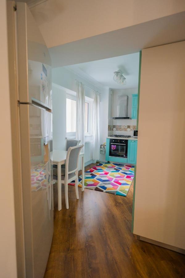 Cozy & Spacious 2Br Apartment With Netflix Bukarest Eksteriør billede