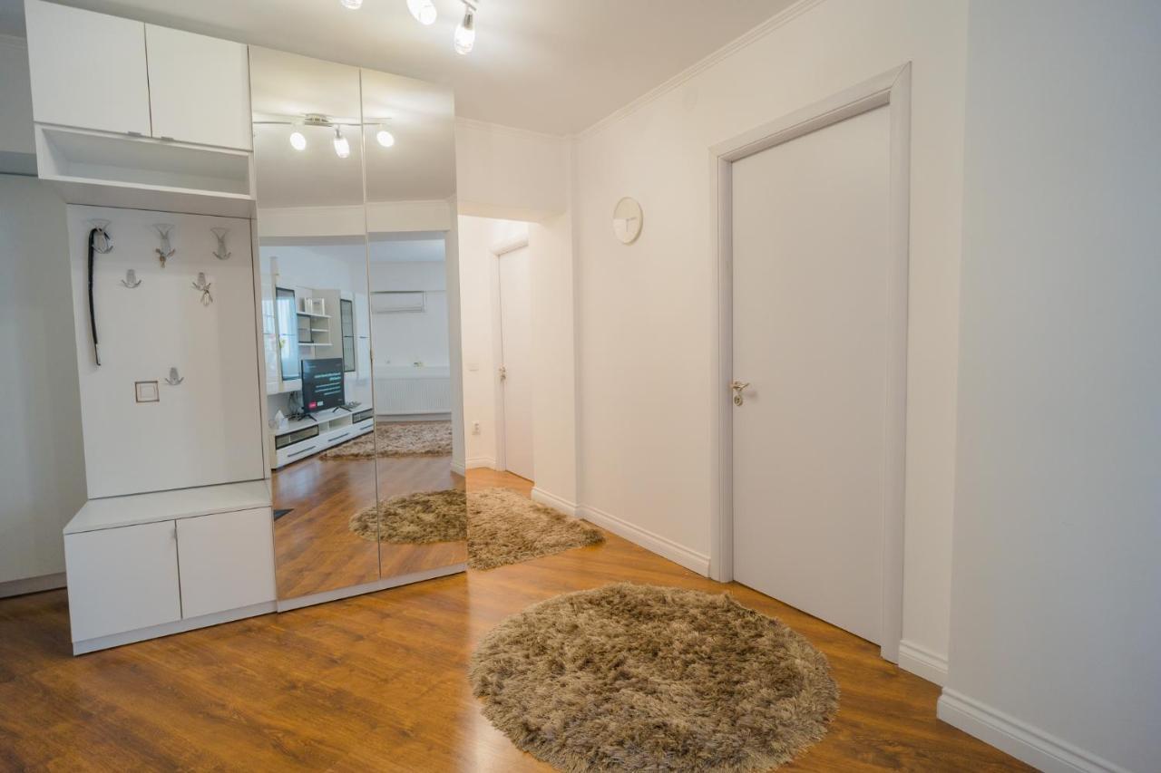 Cozy & Spacious 2Br Apartment With Netflix Bukarest Eksteriør billede