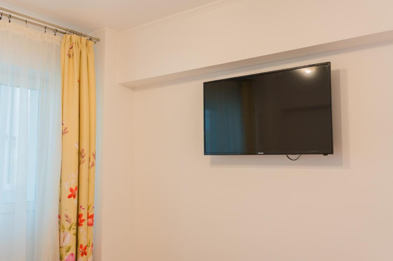 Cozy & Spacious 2Br Apartment With Netflix Bukarest Eksteriør billede