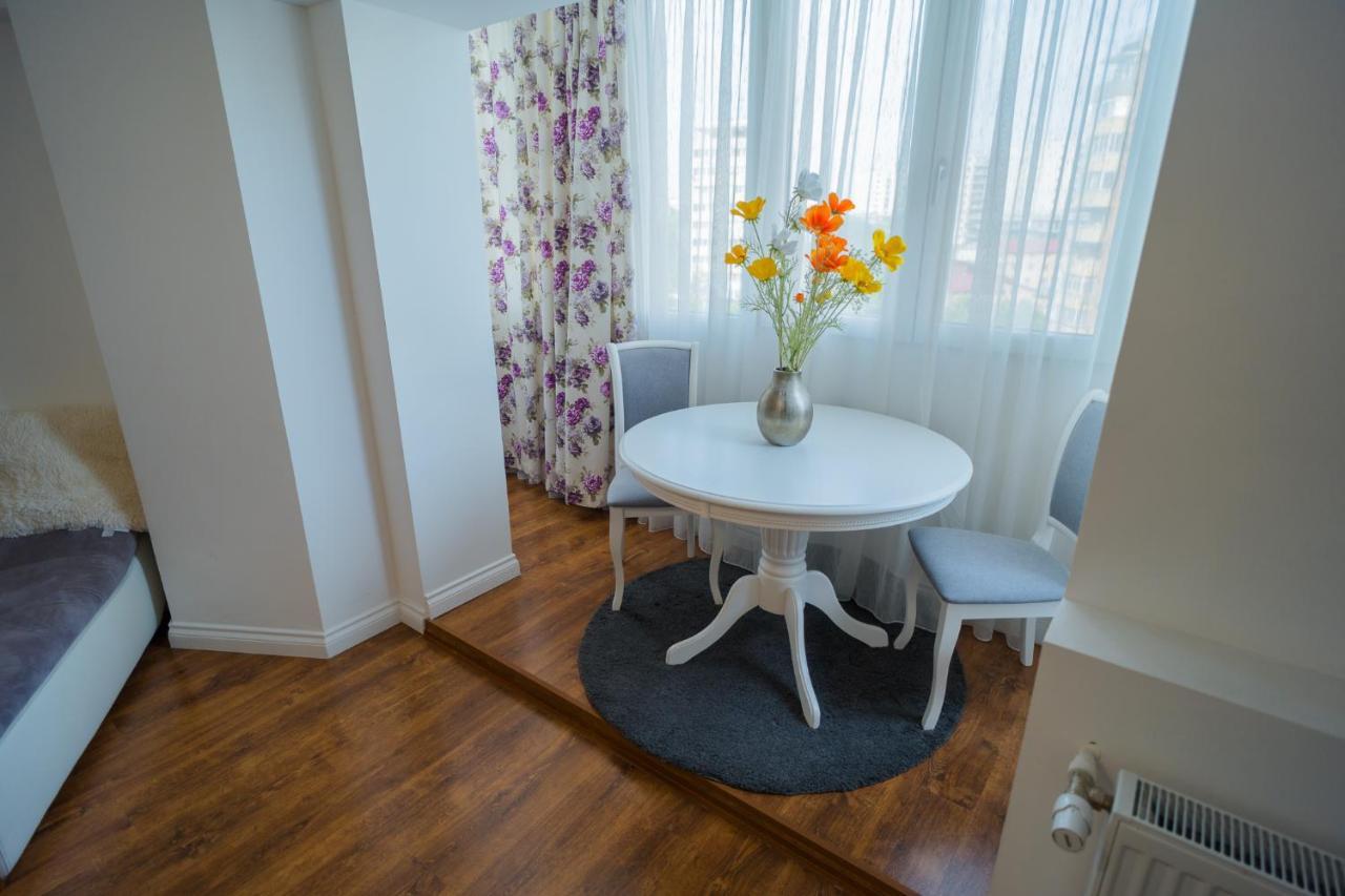 Cozy & Spacious 2Br Apartment With Netflix Bukarest Eksteriør billede
