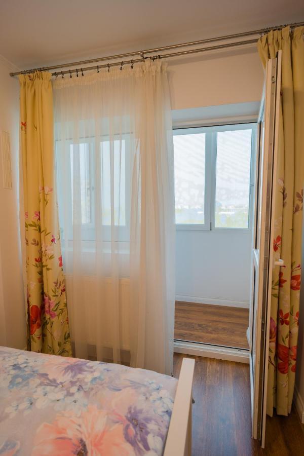 Cozy & Spacious 2Br Apartment With Netflix Bukarest Eksteriør billede