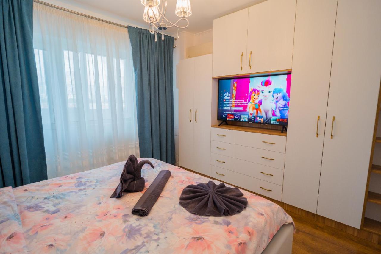 Cozy & Spacious 2Br Apartment With Netflix Bukarest Eksteriør billede